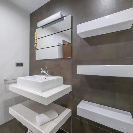 Homeholidaysrentals Albi * Santa Susanna